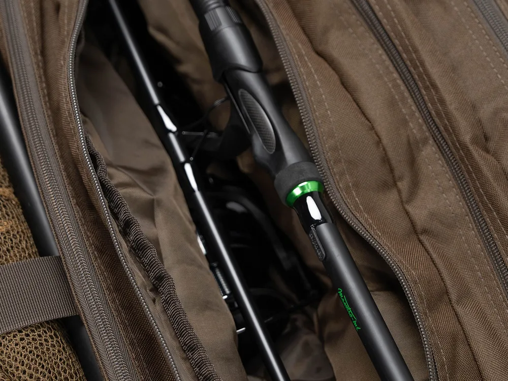 Слои чехла Carptoday Maestro: ткань Oxford 300D, пенка и синтетическая подкладка