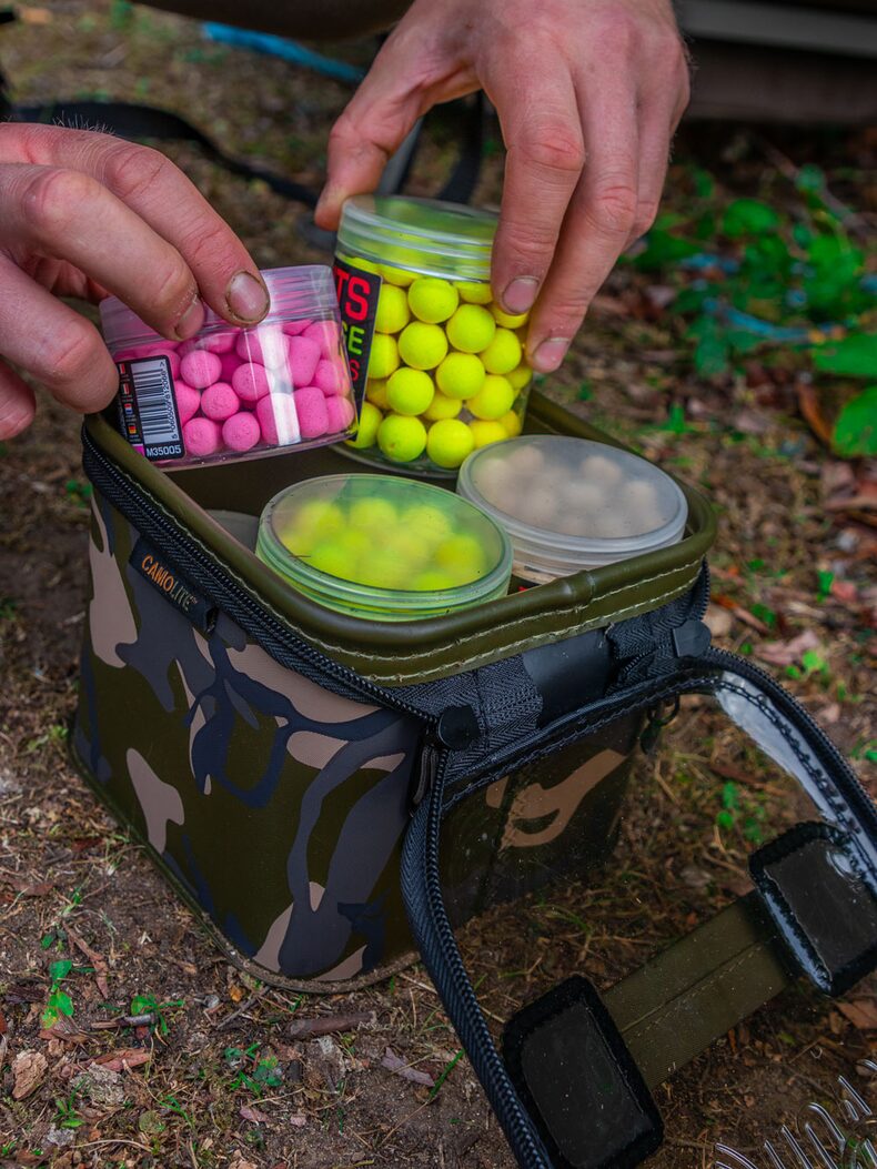 Водостойкая сумочка средняя для насадок FOX Aquos Camo Bait Storage M+ — фото 2 — CARPshop