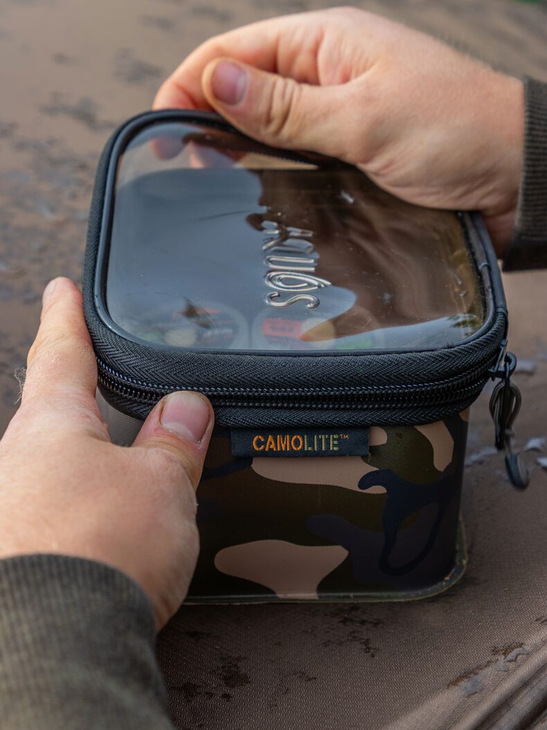 Водостойкая сумочка средняя для аксессуаров FOX Aquos Camo Accessory Bag Medium — фото 2 — CARPshop