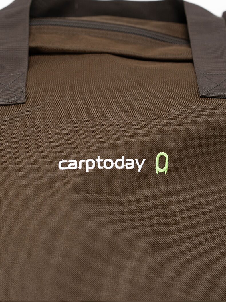 Вышитый логотип carptoday на чехле Комфорт