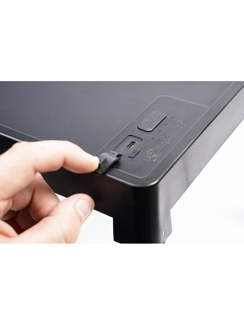 Стол с аккумулятором для зарядки Ridge Monkey Vault Tech Table, изображение 4 Стол с аккумулятором для зарядки Ridge Monkey Vault Tech Table, изображение 4