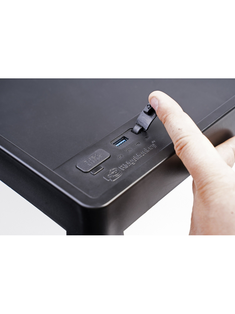 Стол с аккумулятором для зарядки Ridge Monkey Vault Tech Table, изображение 6 Стол с аккумулятором для зарядки Ridge Monkey Vault Tech Table, изображение 6