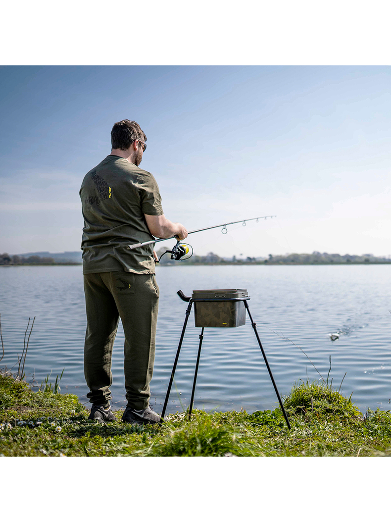 Прикормочная станция AVID CARP Lok Down Bucket Stand, изображение 7 Прикормочная станция AVID CARP Lok Down Bucket Stand, изображение 7