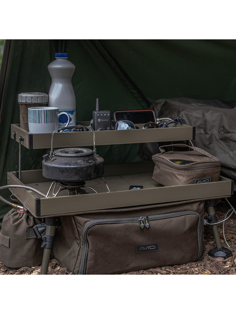 Монтажный столик двухъярусный с сумкой AVID CARP Double Decker Bivvy Organizer, изображение 4 Монтажный столик двухъярусный с сумкой AVID CARP Double Decker Bivvy Organizer, изображение 4