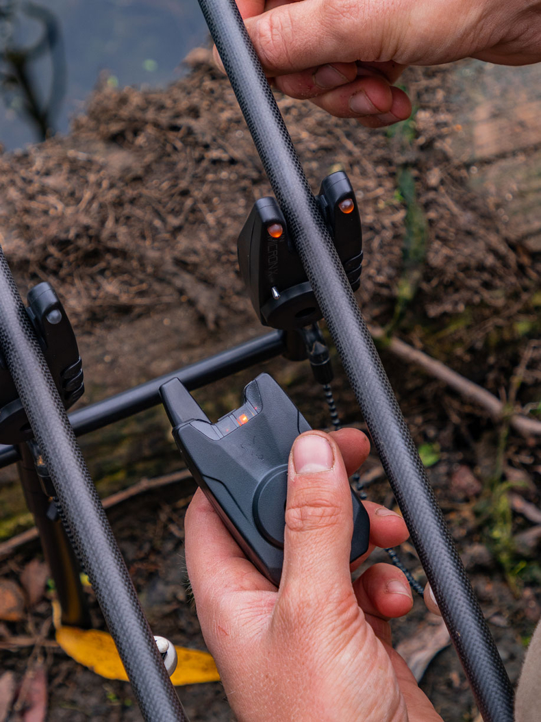 Набор сигнализаторов с пейджером FOX Mini Micron X Rod Set, Набор : 4 + 1, изображение 14 Набор сигнализаторов с пейджером FOX Mini Micron X Rod Set, Набор : 4 + 1, изображение 14