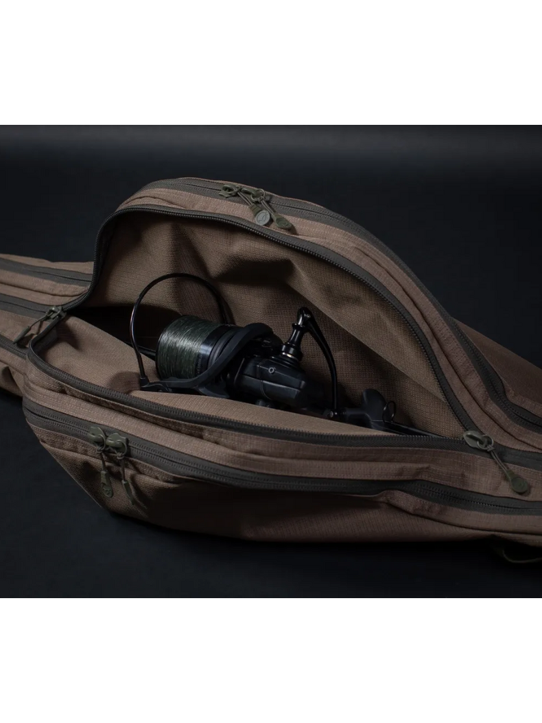 Чехол для трех удилищ KORDA Compac 3 Rod Divide Holdall, Длина удилища: 13 ft :: 3.96 м, изображение 8 Чехол для трех удилищ KORDA Compac 3 Rod Divide Holdall, Длина удилища: 13 ft :: 3.96 м, изображение 8