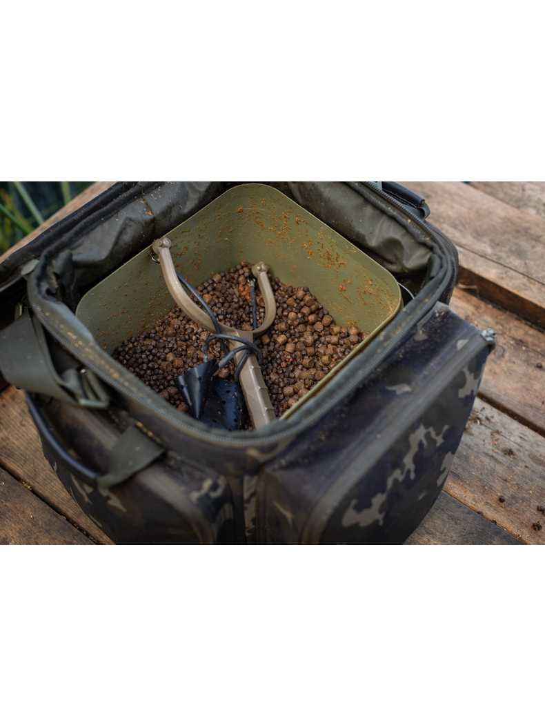 Сумка KORDA Compac Cube Carryall Dark Kamo, изображение 3 Сумка KORDA Compac Cube Carryall Dark Kamo, изображение 3