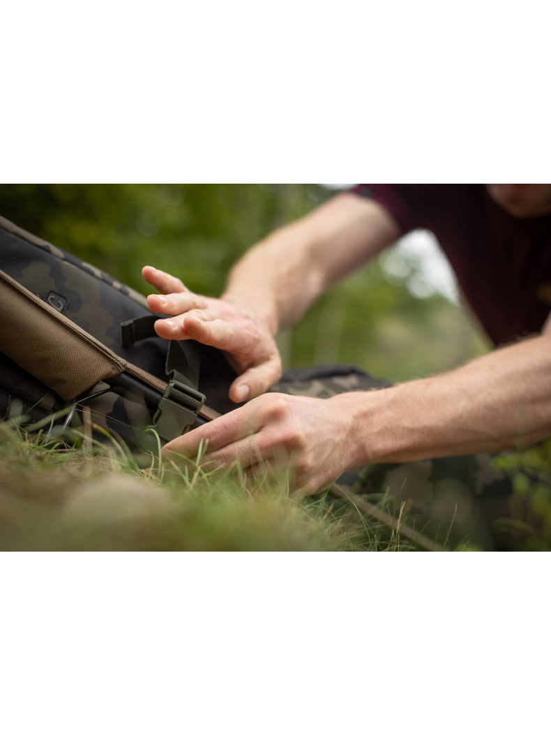 Чехол для 5-ти удилищ KORDA Compac 5 Rod Holdall Dark Kamo, Длина удилища: 12 ft :: 3.60 м, изображение 4 Чехол для 5-ти удилищ KORDA Compac 5 Rod Holdall Dark Kamo, Длина удилища: 12 ft :: 3.60 м, изображение 4