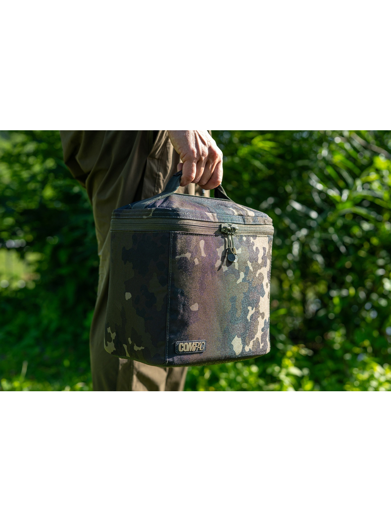 Термосумка KORDA Compac Cool Bag Dark Kamo Medium, изображение 2 Термосумка KORDA Compac Cool Bag Dark Kamo Medium, изображение 2
