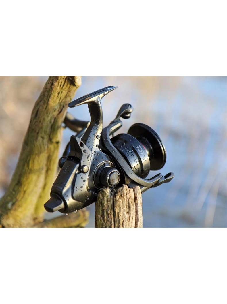 Катушка с бейтранером DAIWA 24 EMBLEM BR 14000, изображение 3 Катушка с бейтранером DAIWA 24 EMBLEM BR 14000, изображение 3