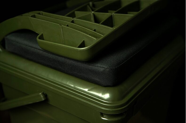 Сиденье со спинкой для установки на ведро Ridge Monkey CoZee Bucket Seat — фото 3 — CARPshop