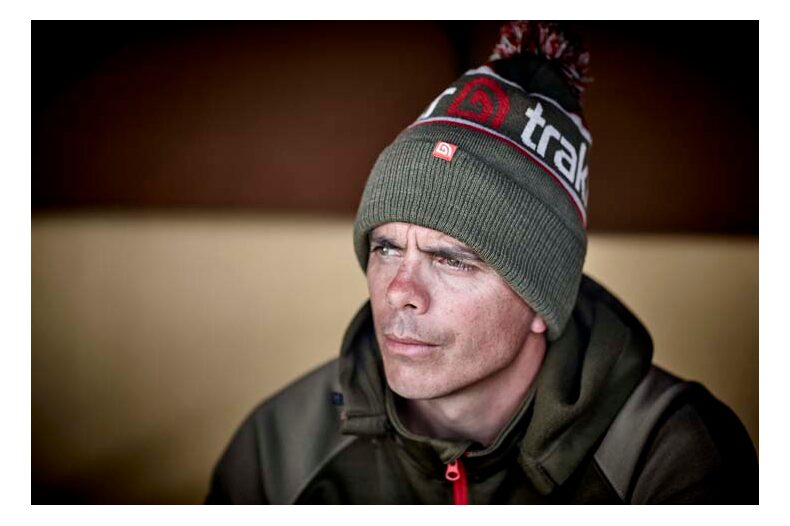 Шапка с помпоном Trakker Team Bobble Beanie