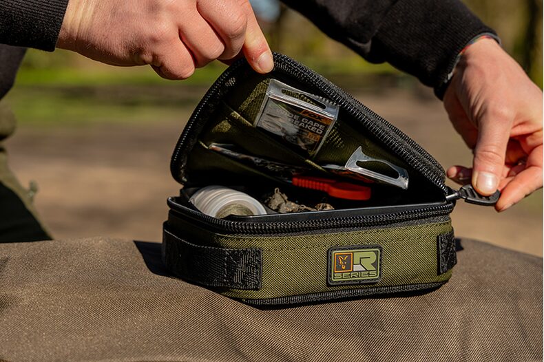 Сумочка для грузил FOX R-SERIES Compact Rigid Lead & Bits Bag — фото 8 — CARPshop