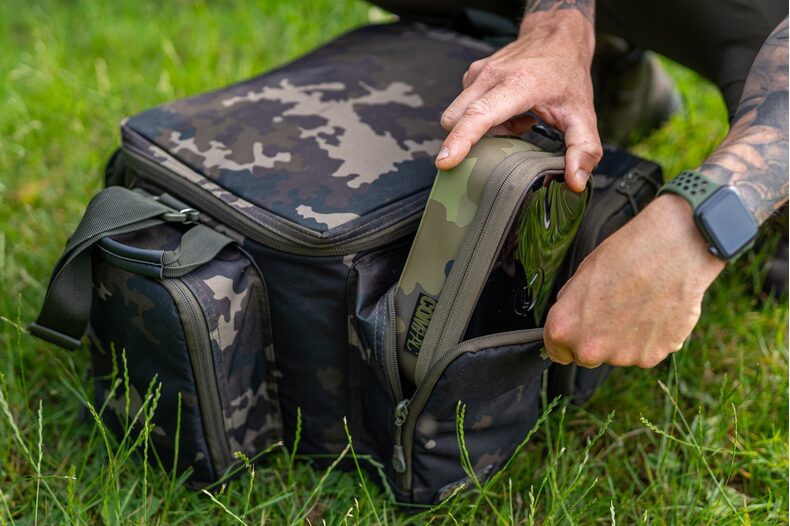 Сумка универсальная KORDA Compac Carryall Dark Kamo — фото 2 — CARPshop