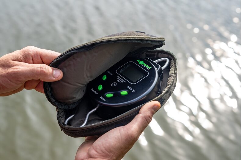 Чехол для весов электронных KORDA Compac Digital Scales Pouch Dark Kamo — фото 2 — CARPshop