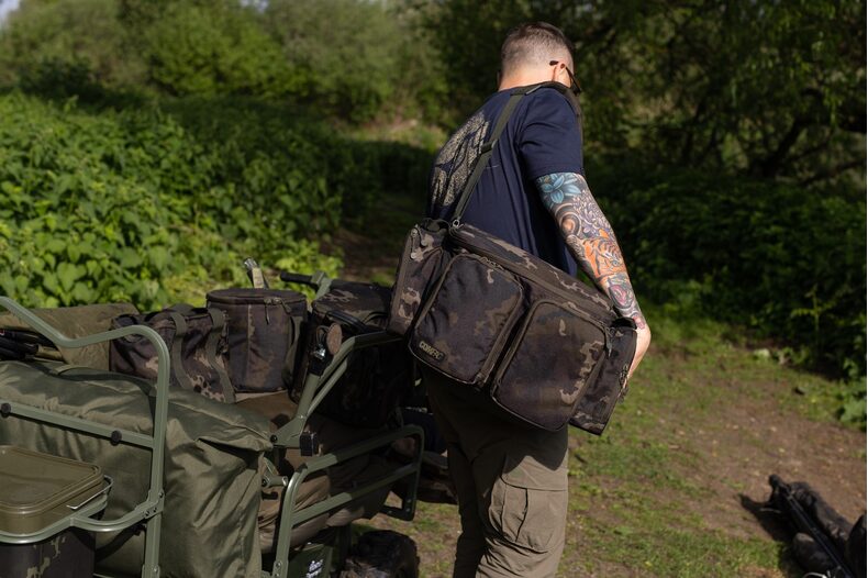 Сумка универсальная KORDA Compac Carryall Dark Kamo — фото 3 — CARPshop
