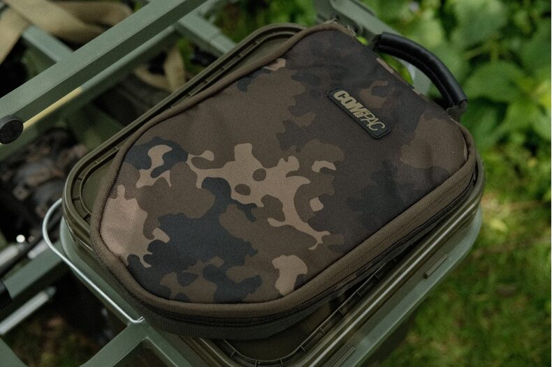 Чехол для весов KORDA Compac Scales Pouch Dark Kamo — фото 5 — CARPshop
