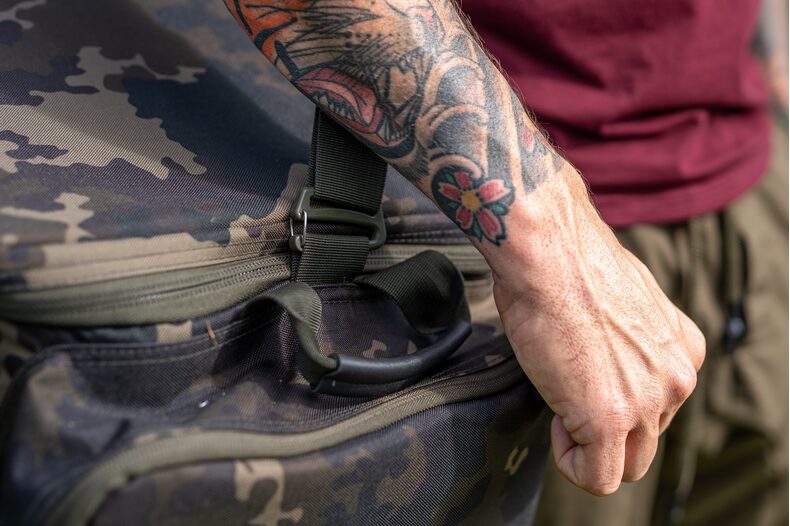 Сумка универсальная KORDA Compac Carryall Dark Kamo — фото 4 — CARPshop