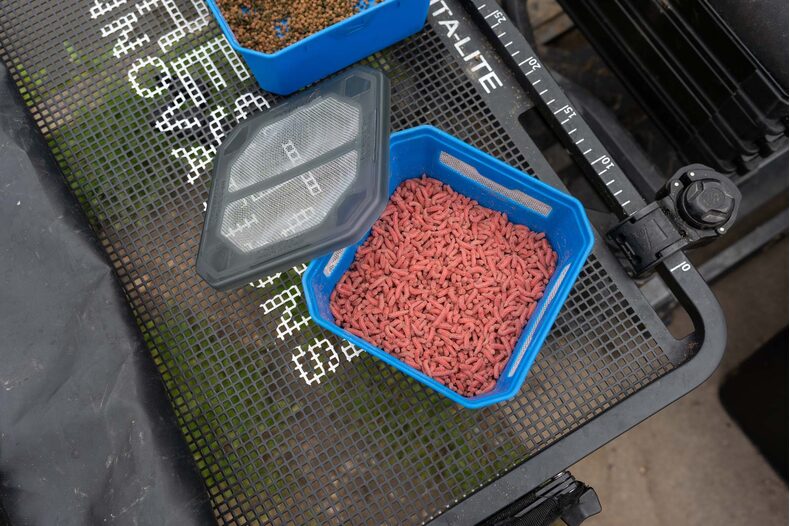 Контейнер для живых насадок PRESTON Venta Window Tub 3 Pint — фото 3 — CARPshop