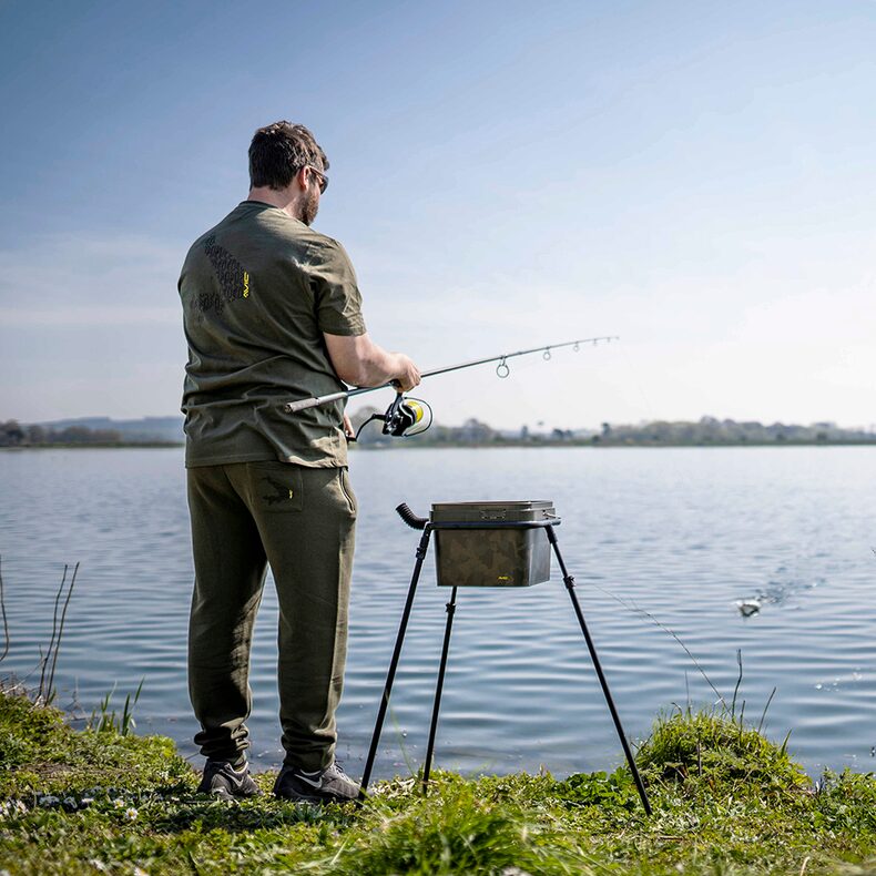 Прикормочная станция AVID CARP Lok Down Bucket Stand — фото 7 — CARPshop